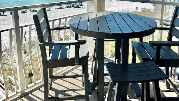 A covered outdoor seating area with a view of the beach and ocean. - Gulf View Getaway at Crystal Villas (Destin)