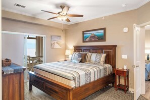 コンドミニアム ベッド (複数台) バルコニー (Paradise View at the Majestic) | 4 室のベッドルーム、客室ごとに異なる装飾、客室ごとに異なるインテリア、ベッドシーツ