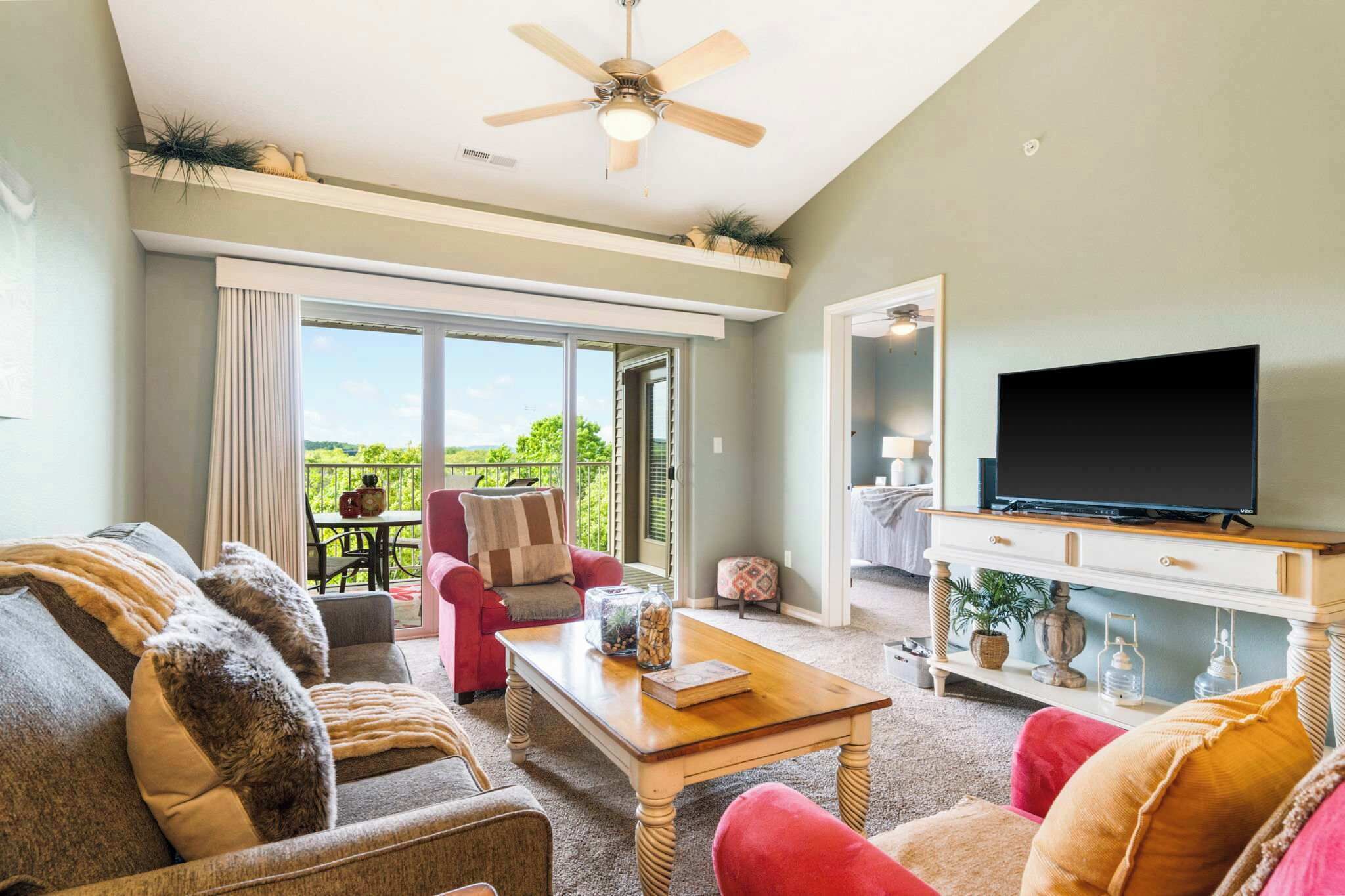 Lägenhet - flera sängar - balkong (Sunset Daydream) | Vardagsrum | 42-tums platt-tv med digitalkanaler