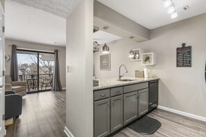 Lejlighed - 1 kingsize-seng med sovesofa - balkon - udsigt til golfbane (Honey Hill) | Interiør