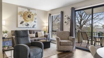 Condo, 1 King Bed with Sofa bed, Balcony, Golf View (Honey Hill) | Living area | 42-inch flat-screen TV with digital channels