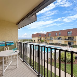 Condo, varias camas, balcón, vista a la alberca (Sea You Soon at Cocoa Beach) | Áreas de la propiedad