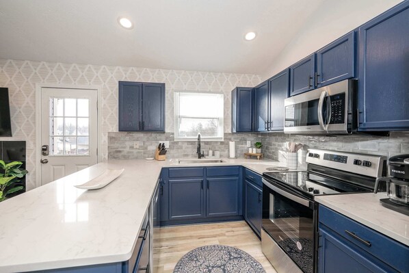 House, Multiple Beds, Balcony | Private kitchen | Fridge, microwave, oven, stovetop