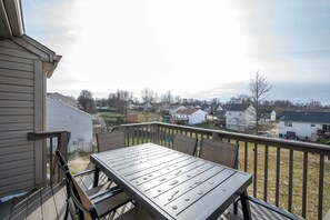 Casa, letti multipli, balcone | Ristorazione all'aperto