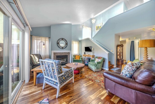 House, Multiple Beds, Patio, Garden View (Succulents & Seashells) | Living area | 42-inch flat-screen TV with digital channels - Succulents & Seashells Coastal Paradise by Beach (Marina)