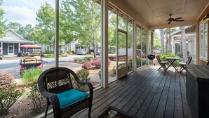 Casa, varias camas, patio, vista al jardín (Sandestin Bungalo 38) | Vista desde la habitación