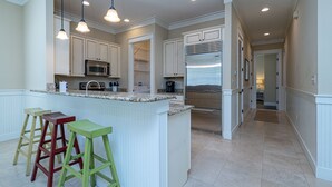 Casa, varias camas, patio, vista al jardín (Sandestin Bungalo 38) | Cocina privada