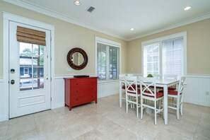 Dining - Sandestin Bungalo 38: Beach, Golf, & Fun! (Miramar Beach)