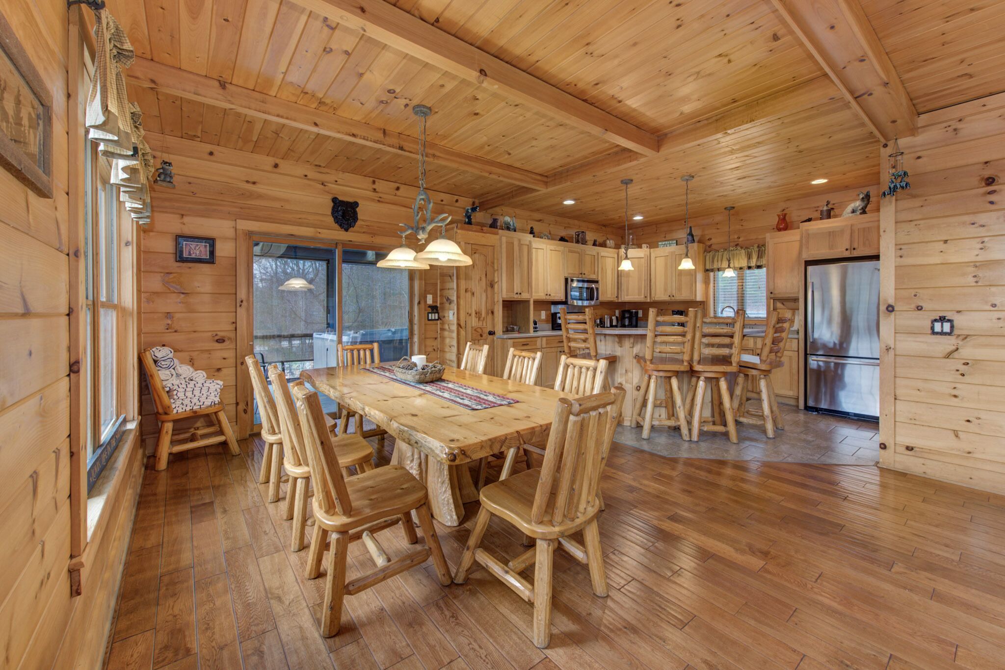 小屋, 多張床, 可使用泳池, 山景 | 房內用餐區