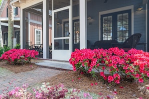 Exterior - Sandestin Bungalo 45: Golf Cart, Pool, & More! (Miramar Beach)