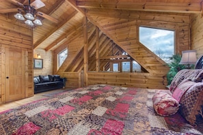Cabin, Multiple Beds, Hot Tub, Mountain View (Touch of Elegance) | 2 bedrooms, individually decorated, individually furnished, free WiFi