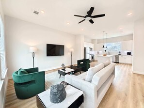 Maison mitoyenne, plusieurs lits, cuisine (Northside Retreat) | Coin séjour