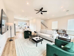 Maison mitoyenne, plusieurs lits, cuisine (Northside Retreat) | Coin séjour