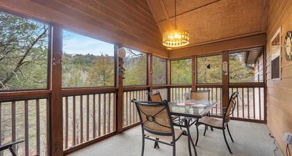 Creekside - 2 BDR Resort Cabin in Epic Location!