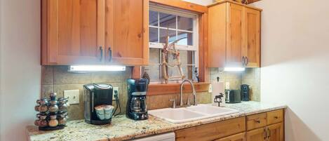 Cabin, Multiple Beds, Patio, Mountain View (Creekside) | Interior