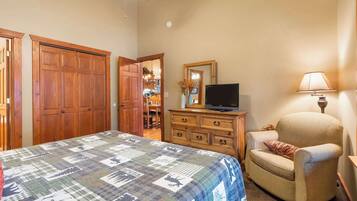 Cabin, Multiple Beds, Patio, Mountain View (Creekside) | 2 bedrooms, individually decorated, individually furnished, free WiFi