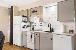 Condo, 1 King Bed with Sofa bed, Balcony (Chandler’s Pondview Getaway) | Private kitchen | Coffee/tea maker