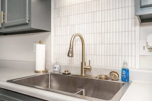 Condo, 2 camas Queen size, cocina, vista al jardín (Arkstone Retreat 1) | Interior