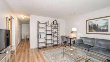 Condo, 2 Queen Beds, Kitchen, Garden View (Arkstone Retreat 1) | Living area | 42-inch flat-screen TV with digital channels
