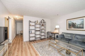 Condo, 2 Queen Beds, Kitchen, Garden View (Arkstone Retreat 1) | Living area | 42-inch flat-screen TV with digital channels