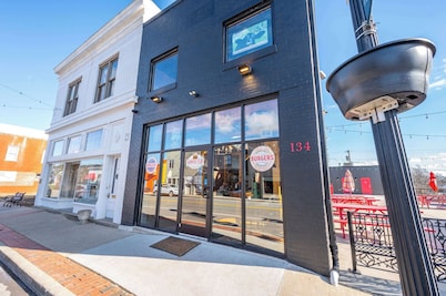 Arkstone Retreat 1 Chic Downtown Escape!