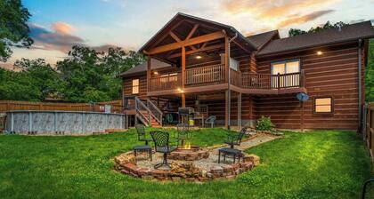 Teals Treasure Secluded Lakeside Cabin for 8!