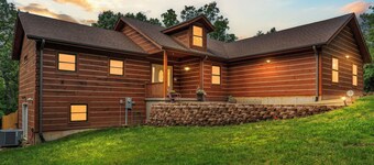 Teals Treasure Secluded Lakeside Cabin for 8!