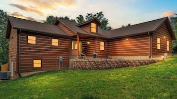 ุงูู
ูุดุฃุฉ ู
ู ุงูุฎุงุฑุฌ