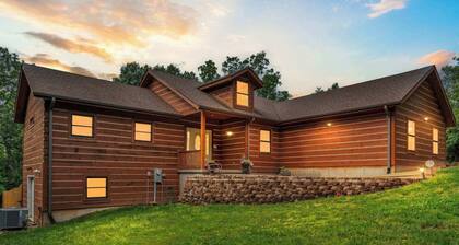 Teals Treasure Secluded Lakeside Cabin for 8!