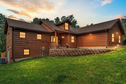 Teals Treasure Secluded Lakeside Cabin for 8!