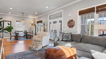 House, Multiple Beds, Patio, Garden View (Muletown Haven) | Living area | 42-inch flat-screen TV with digital channels, fireplace
