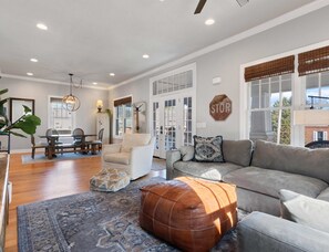 單棟房屋, 多張床, 露台, 花園景 (Muletown Haven) | 客廳 | 42 吋平面電視連數碼電視頻道、壁爐