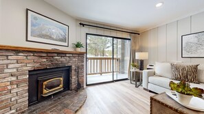 House, Multiple Beds, Patio, Mountain View (Emerson Escape) | Interior - Emerson Escape Incredible Moments at Mammoth! (Mammoth Lakes)