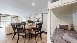 House, Multiple Beds, Patio, Mountain View (Emerson Escape) | 1 bedroom, individually decorated, individually furnished, free WiFi - Emerson Escape Incredible Moments at Mammoth! (Mammoth Lakes)