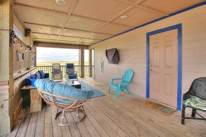House, Multiple Beds, Patio, Garden View (The Salty Hippo) | Interior - Spacious & Pet Friendly + Game Room Sleeps 10 (Port Aransas)