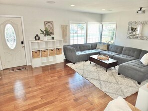 House, Multiple Beds, Patio, Garden View (Bellflower Breeze) | Living area