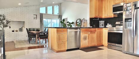 House, Multiple Beds, Patio, Garden View (Bellflower Breeze) | Private kitchen | Fridge, microwave, oven, stovetop