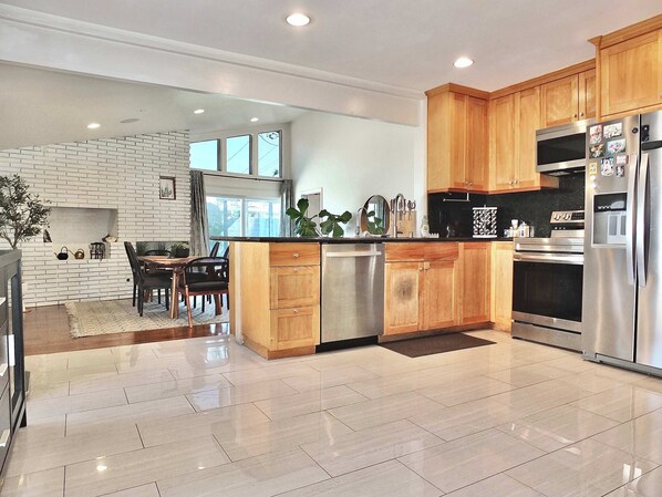 House, Multiple Beds, Patio, Garden View (Bellflower Breeze) | Private kitchen | Fridge, microwave, oven, stovetop - Bellflower Breeze Charming 3 BDR in Long Beach! (Long Beach)