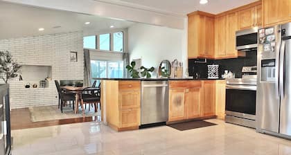 Bellflower Breeze Charming 3 BDR in Long Beach!