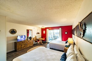 開放式套房, 2 張加大雙人床 | 1 間臥室、獨特裝潢、布置獨特、免費無線上網