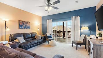 Condo, Multiple Beds, Balcony (Rockwood Lakeview Getaway) | Living area