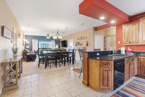 Lejlighed - flere senge - balkon (Rockwood Lakeview Getaway) | Interiør