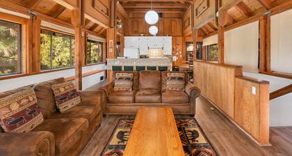 Timber Lodge Yosemite Enveloped in Nature!