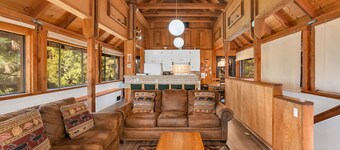 Timber Lodge Yosemite Enveloped in Nature!