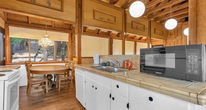 Timber Lodge Yosemite Enveloped in Nature!