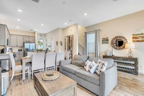 Hus - flera sängar - tillgång till pool - utsikt mot poolen (The Sea Shelter) | Vardagsrum | 42-tums platt-tv med digitalkanaler