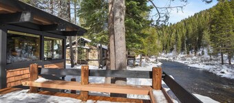 Joy on the River Stunning Waterfront Home for 10