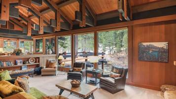 House, Multiple Beds, Patio, River View (Joy on the River) | Lobby