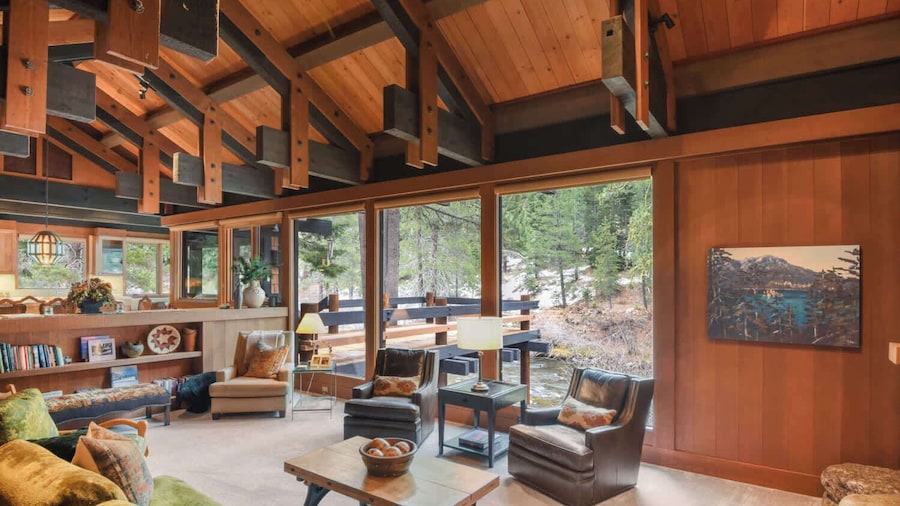 Joy on the River Stunning Waterfront Home for 10