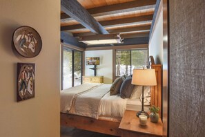 House, Multiple Beds, Patio, River View (Joy on the River)